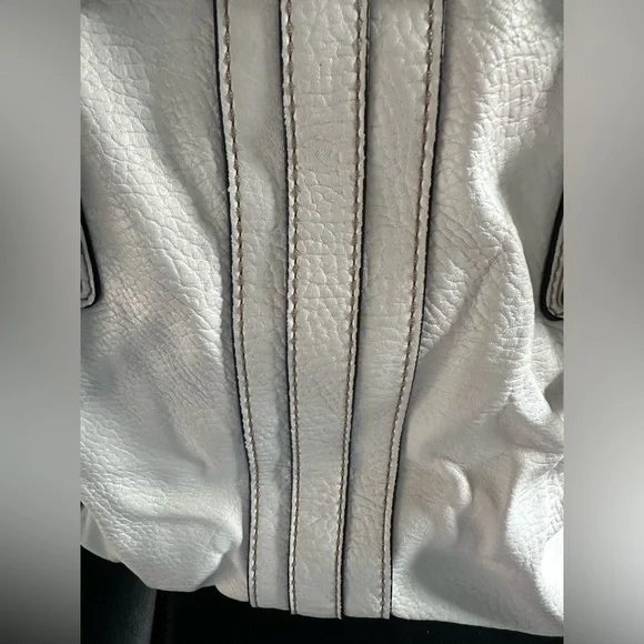 Chaps white leather multi pocket handbag - Picture 5 of 5